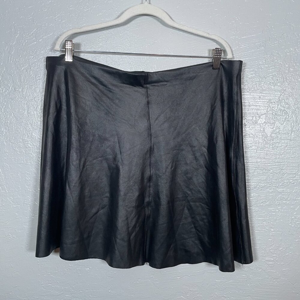 SPANX Women Plus Size 1X Black Faux Leather Skater Mini Skirt Edgy Rocker Punk - Picture 4 of 6